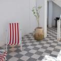 terrasse privée en bas à l'entrée,  pour l'appart du haut VILLAKHAWA